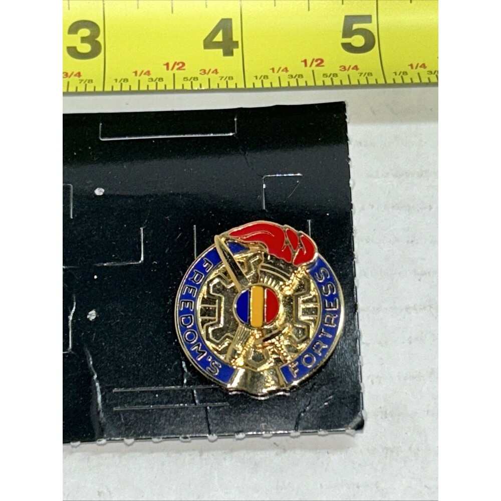 Unit Crest TRAINING & DOCTRINE COMMAND FREEDOM'S FORTRESS Distinctive Insignia